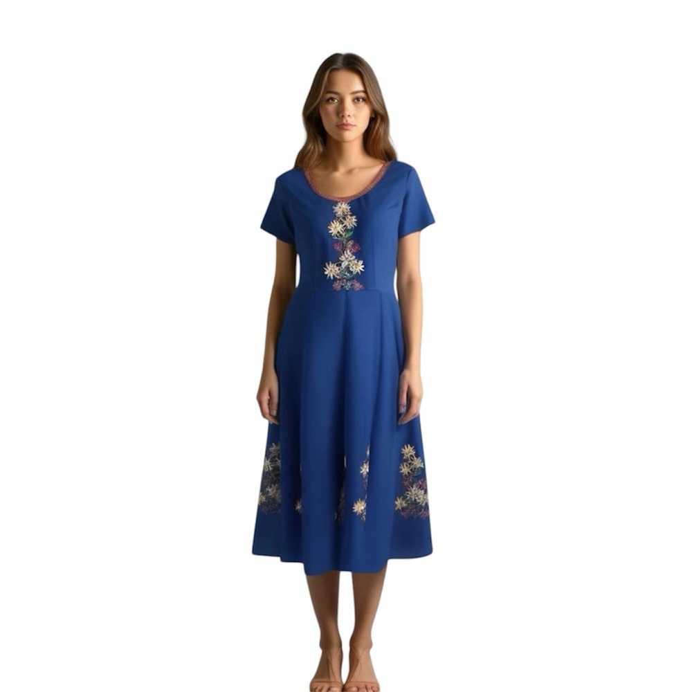 Vintage  flower embroidered dress, brocade around the neck!